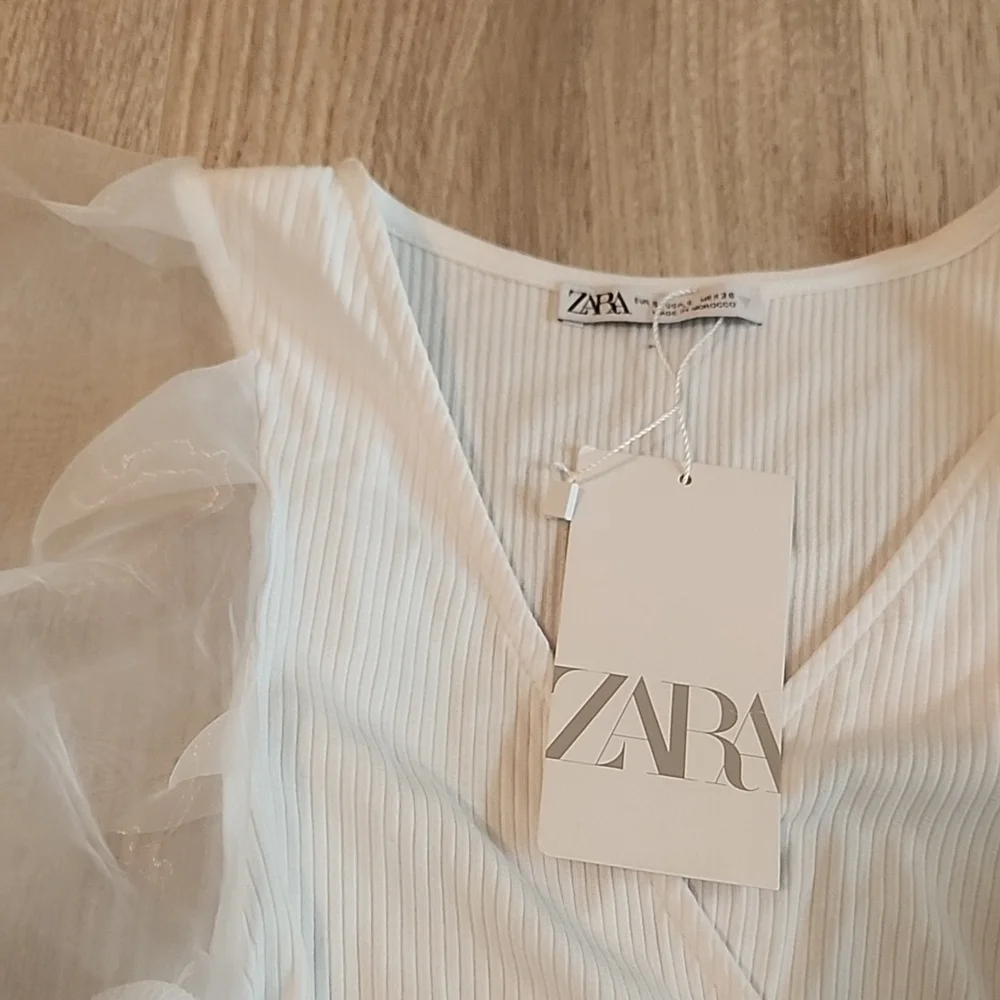NWOT Zara White Sheer Puff Sleeve Wrap Crop Top